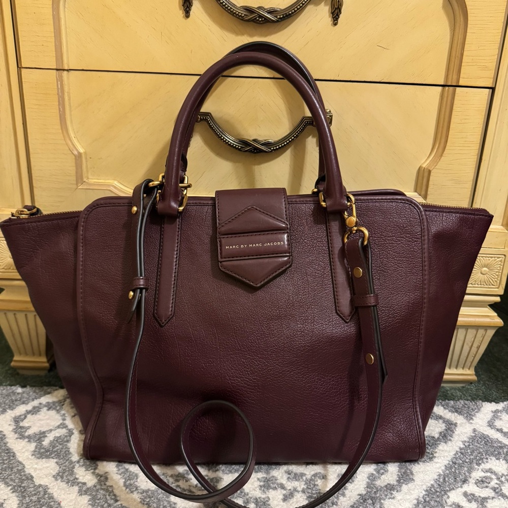 Marc Jacobs plum leather  satchel Bag